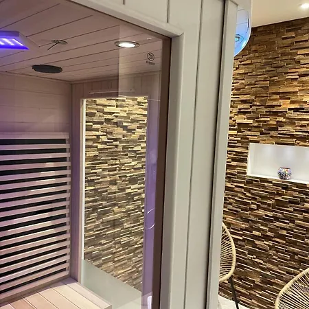 Delightful Castle In With Bubble Bath Bastogne