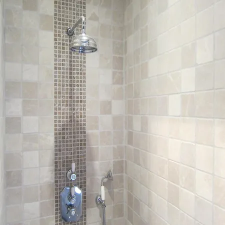 Delightful Castle In With Bubble Bath *