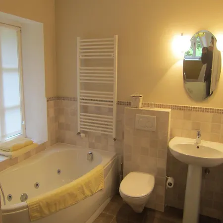 Delightful Castle In With Bubble Bath Feriehus Bastogne