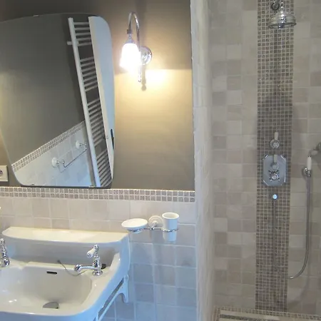 Delightful Castle In With Bubble Bath Semesterbostad