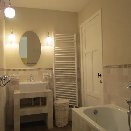 Delightful Castle In With Bubble Bath