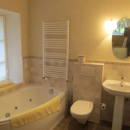 Delightful Castle In With Bubble Bath Holiday home *
